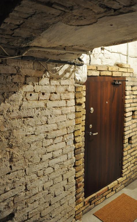 Bomb Shelter Apartment Vilnius Bilik gambar