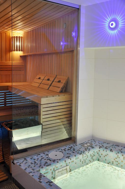 Bomb Shelter Apartment Vilnius Bilik gambar