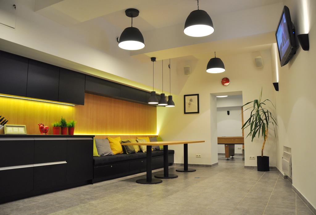 Bomb Shelter Apartment Vilnius Bilik gambar