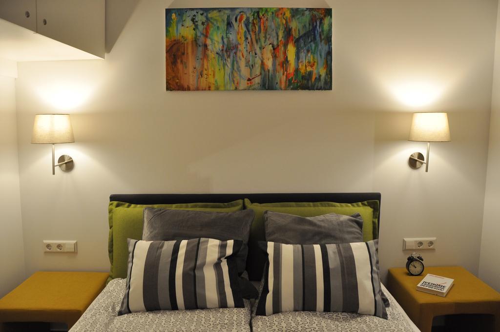 Bomb Shelter Apartment Vilnius Bilik gambar