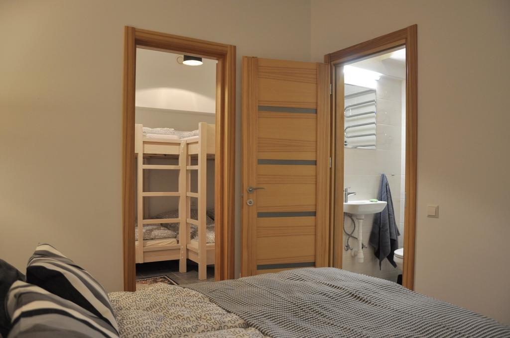 Bomb Shelter Apartment Vilnius Bilik gambar