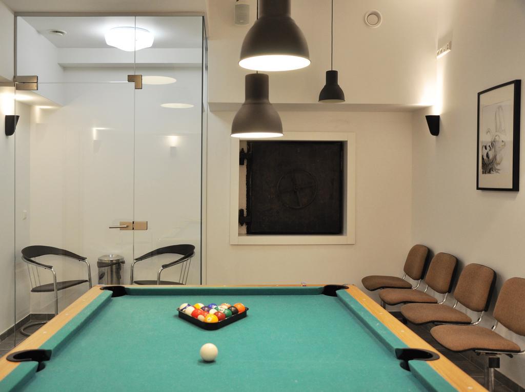 Bomb Shelter Apartment Vilnius Bilik gambar